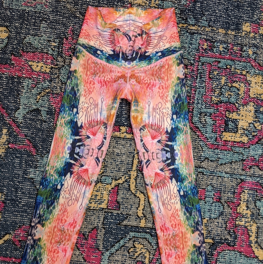 Niyama Sol Cropped Patterned Leggings *NWOT*